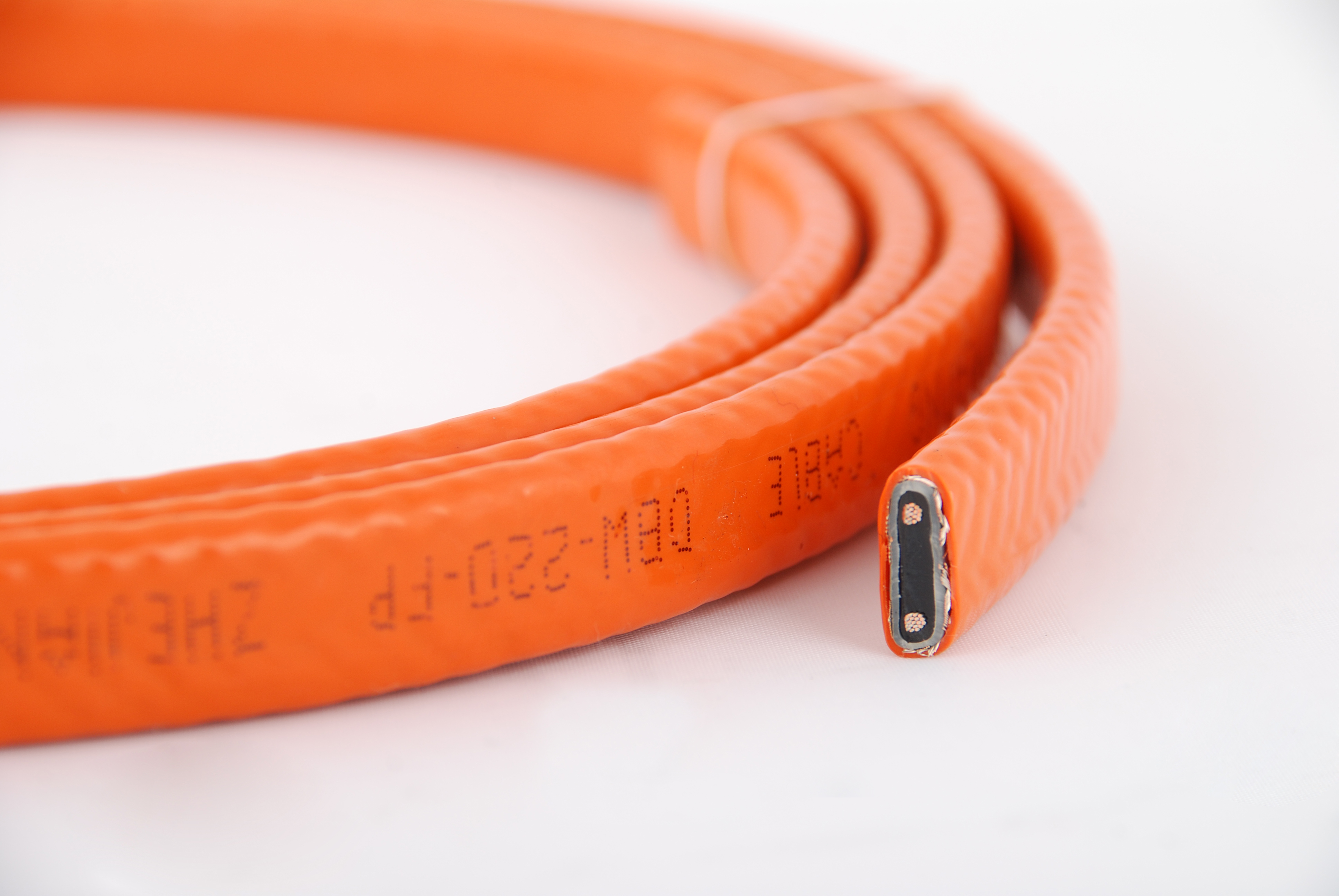 What is the reason for the low heating temperature at the end of the self-limiting temperature electric heat tracing?