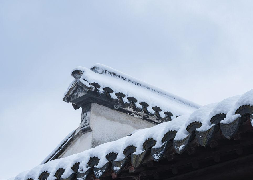 Principles and advantages of electric heating tape for gutter snow melting