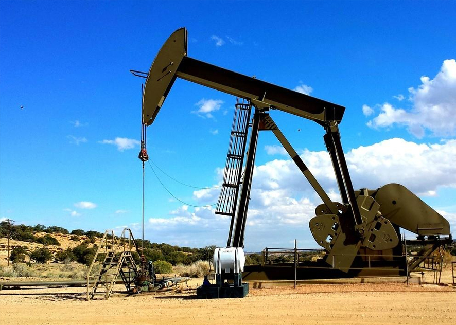 Application of electric heating tape in oil mining
