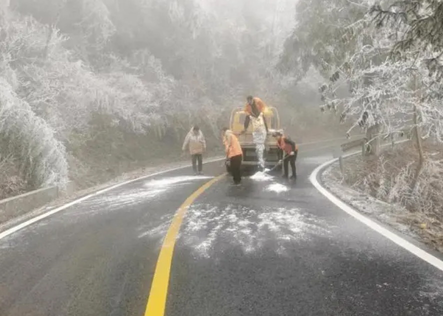 Electric heating cables are used to heat the road surface and melt snow